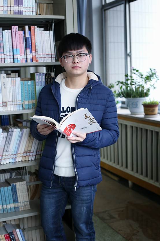 说明:C:\Users\Administrator\Desktop\随手拍活动\随手拍燕大读书人——宣传部蔡巧怡\101.jpg