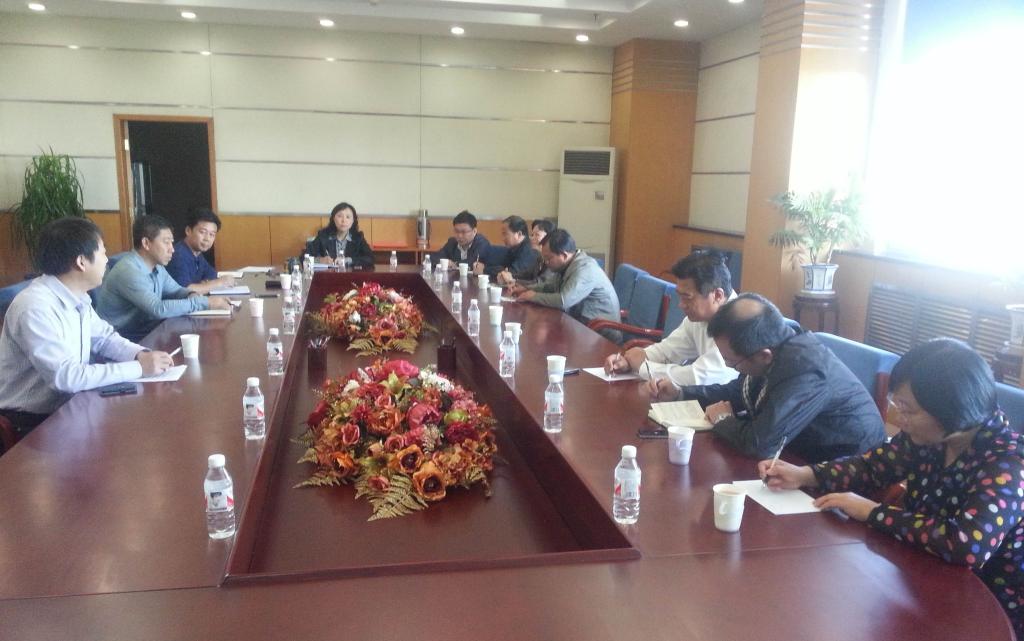 (机关党委召开机关作风建设座谈会 张亚靖 摄)